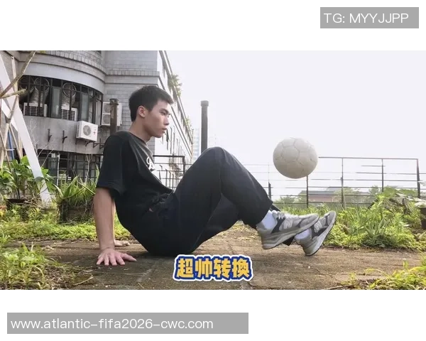 花式颠球足球教学技巧与训练方法全面解析助你提升球技与表现 花式颠球足球教学技巧与训练方法全面解析助你提升球技与表现